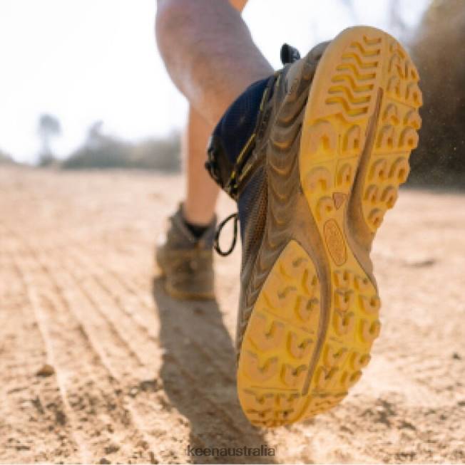 H68B402 Black-Red Carpet Keen NXIS EVO Waterproof Boot